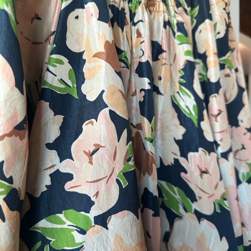 THE GREAT. Magpie Silk Top in Victorian Rose Print - Picture 11 of 12